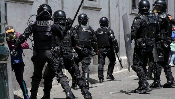 ECUADOR: LA POLICÍA ASUMIÓ EL CONTROL DE UNA CARCEL LUEGO DE UN SANGRIENTO MOTÍN
